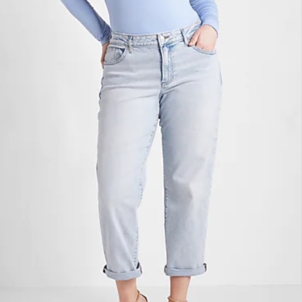 Express Mid Rise Blue Tinted Boyfriend Jeans Brand New With Tag 🏷